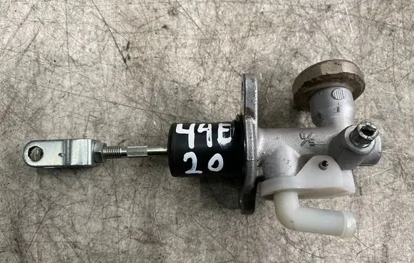 Nissan Navara D23 Clutch slave cylinder 