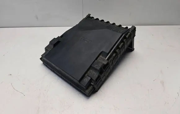 Volkswagen Caddy Fuse box cover 1K0937132G 1K0937132F 014189871