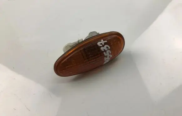 Mitsubishi Space Gear Front fender indicator light 6R0190093
