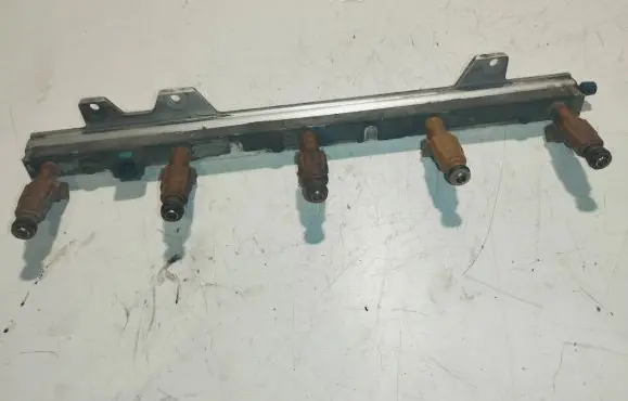 Volvo XC70 Fuel main line pipe
