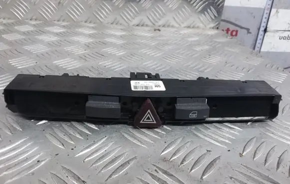 Opel Zafira B Hazard light switch 13100105
