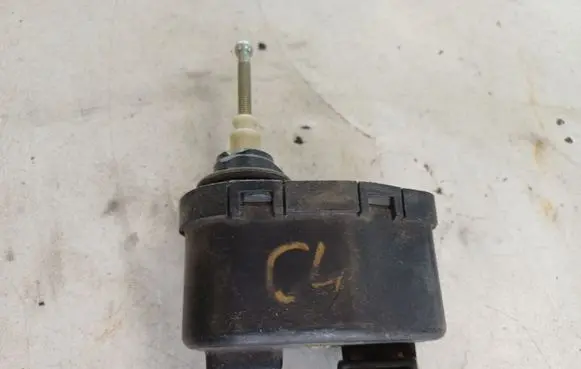Audi 100 S4 C4 Headlight level adjustment motor 00437545