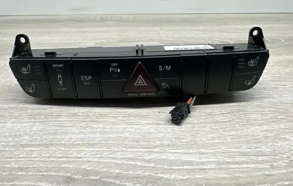 Mercedes-Benz GL X164 Seat heating switch A1648700951 03754779