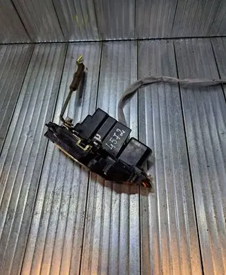 KIA Carens I Front door lock