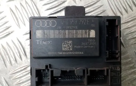 Audi A6 S6 C6 4F Door central lock control unit/module 4F0959792E