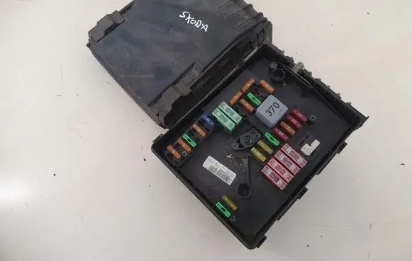 Skoda Octavia Mk2 (1Z) Fuse module 1K0937125A