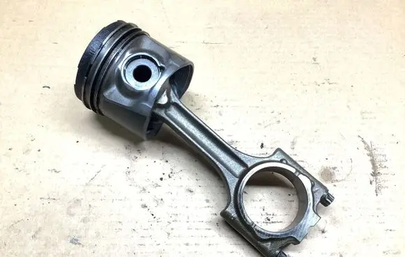 Volvo V70 Piston with connecting rod
