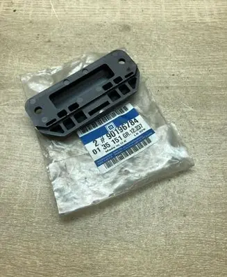 Opel Corsa B Front door upper hinge 90196784