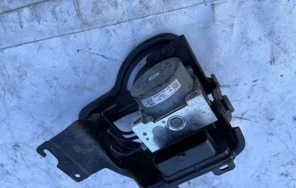 Peugeot 208 ABS Pump 9806891780