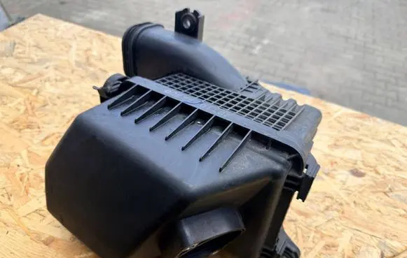 Hyundai i40 Air filter box 281103Z300
