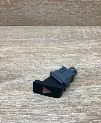 Volkswagen Polo IV 9N3 Hazard light switch 1M8D
