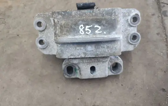 Volkswagen Jetta VI Engine mount bracket 1K0199555