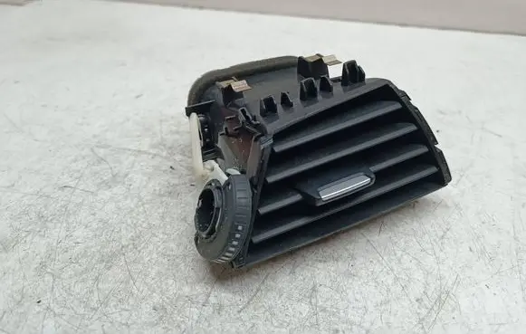 BMW 1 F20 F21 Dashboard side air vent grill/cover trim 9205356