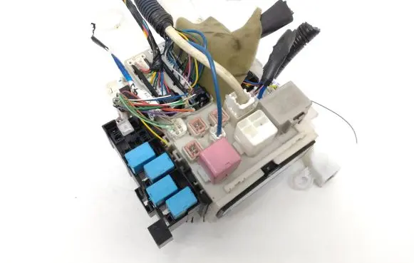 Toyota RAV 4 (XA30) Fuse module 8273042010 07507H09 9098702030