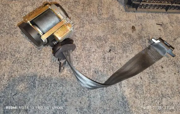 Renault Laguna II Rear seatbelt 127849 049032 2150003