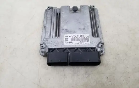 Volkswagen Golf VII Engine control unit/module 04L907309B