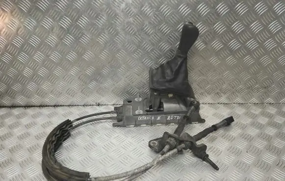 Skoda Octavia Mk2 (1Z) Gear selector/shifter in gearbox 1K0711049BM