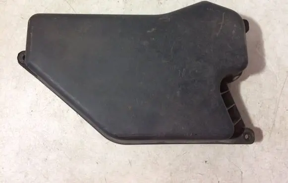 Lexus IS 200-300 Fuse box cover 8277430010