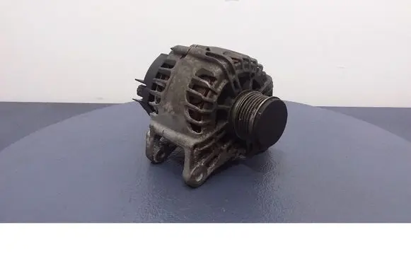 Dacia Duster Generator/alternator 231003831R