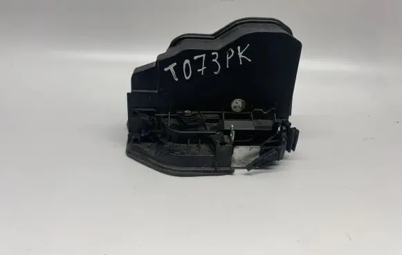 BMW X3 F25 Front door lock 7318416 51217318416