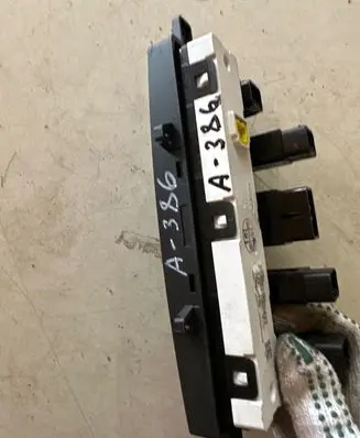 KIA Sorento Radio/GPS head unit trim 945003E500