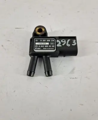 Mercedes-Benz CLA C117 X117 W117 Oil pressure sensor 0281006214