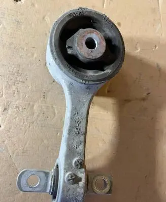 Honda Civic Engine mount bracket