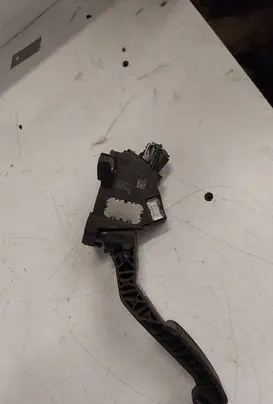 Toyota Yaris Accelerator throttle pedal 781100R010
