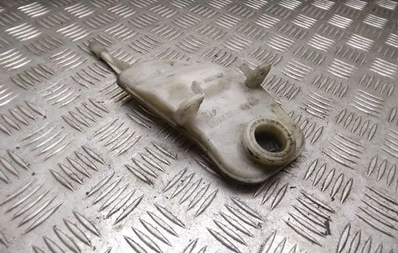 Brake fluid reservoir