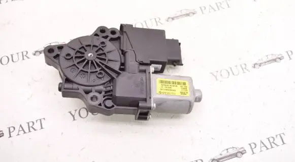 KIA Pro Cee'd II Front door window regulator motor 82460A2010