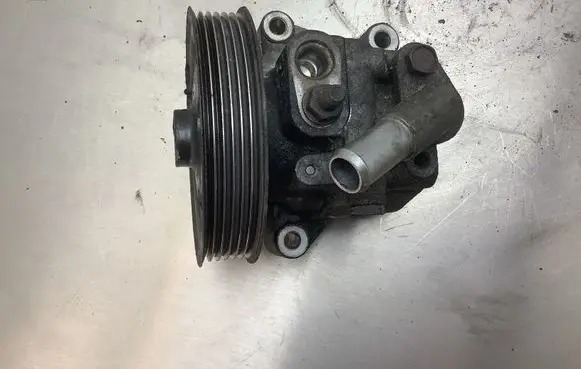 Ford Mondeo MK IV Power steering pump 6G913A733CA