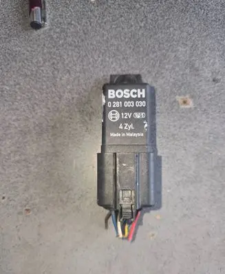 Glow plug pre-heat relay
