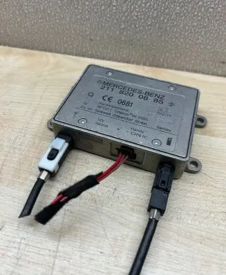 Mercedes-Benz E W211 Antenna control unit 2118200885