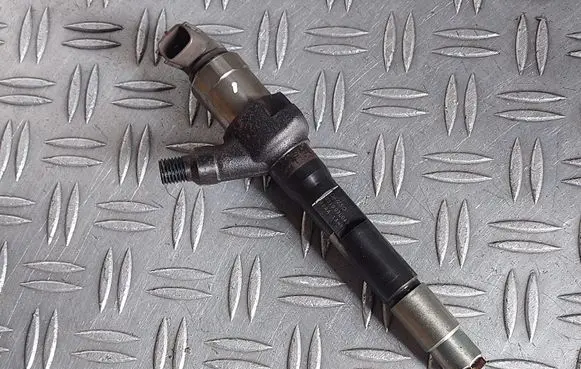 Mazda 3 II Fuel injector R2AA13H50