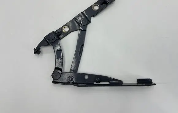 Tailgate/trunk/boot hinge