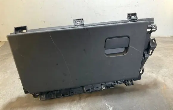 Land Rover Evoque II Glove box