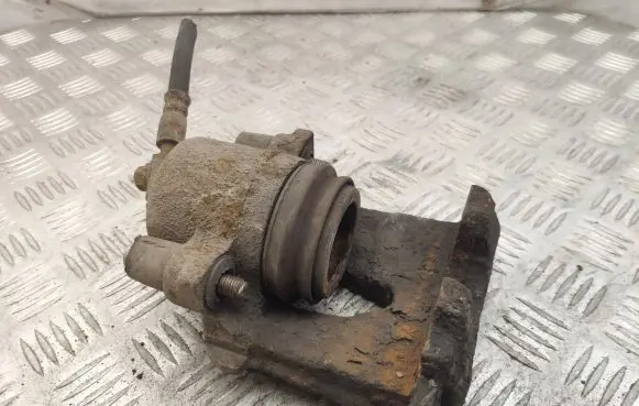 Volkswagen Golf IV Front brake caliper