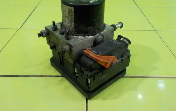 Peugeot 4007 ABS Pump 4670A340