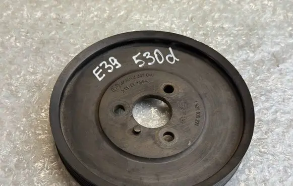 BMW 5 E39 Power steering pump pulley 2247046 32422247046 1928100271