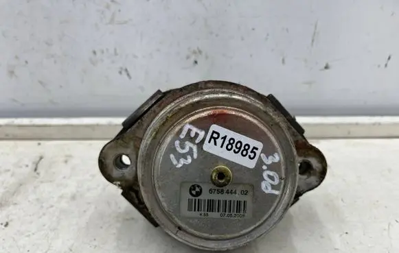 BMW X5 E53 Engine mount bracket 6758444