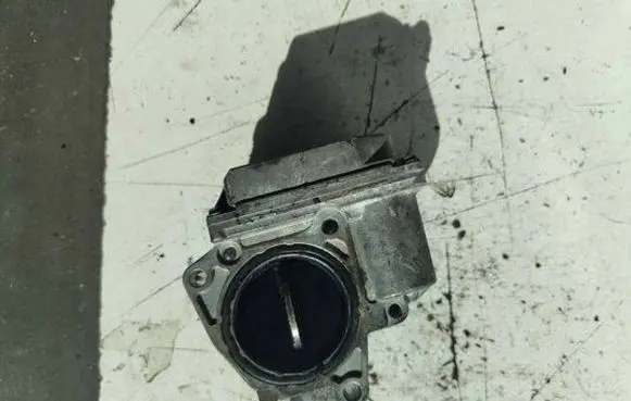 Volkswagen Golf V Throttle valve A2C53099815 03G128063C