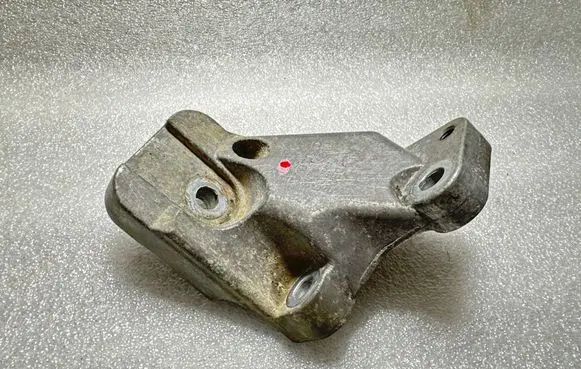 Volvo XC90 Engine mounting bracket 30741567