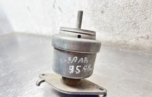 Saab 95 - 96 Engine mount bracket 4899787