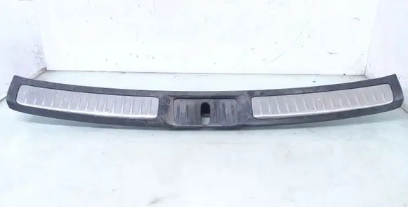 Trunk/boot sill cover protection