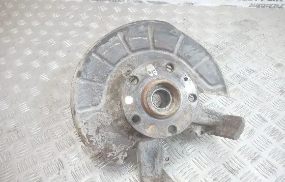 Front wheel hub spindle knuckle