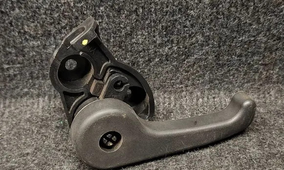 Engine bonnet (hood) release handle