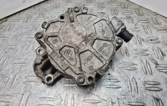 Skoda Octavia Mk2 (1Z) Vacuum pump 03L145100G