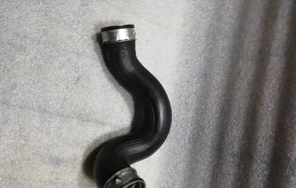 Mercedes-Benz C W203 Intercooler hose/pipe A2035283382
