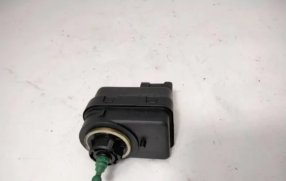 Renault Megane I Headlight level adjustment motor 77008401 M7700B40141