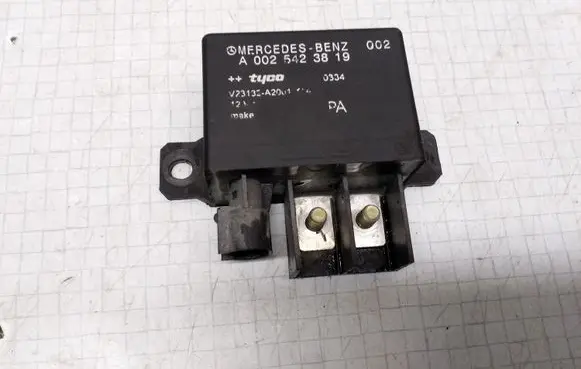Mercedes-Benz E W211 Charging relay A0025423819